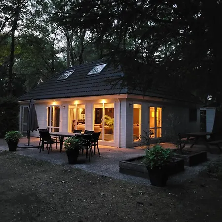 펜션 8 Pers Met Natuur- Sauna En Bubbelbad